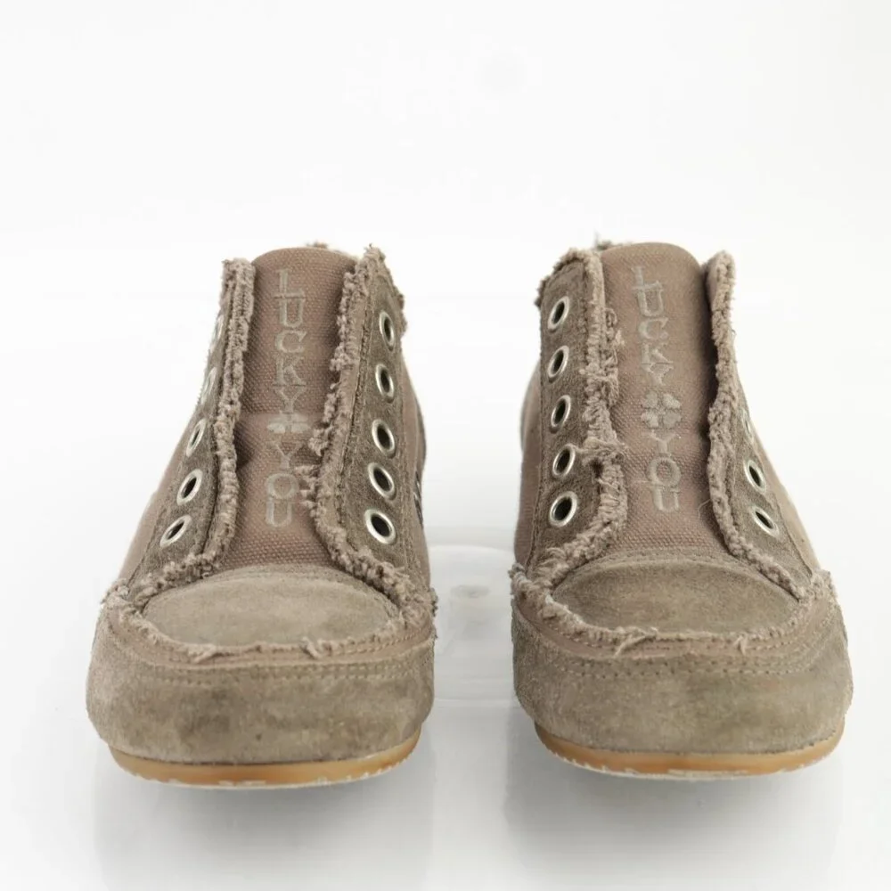 VTG Lucky Brand Womens Sneaker Size 7 Tan Suede Laceless Slip On Frayed Shoes 90